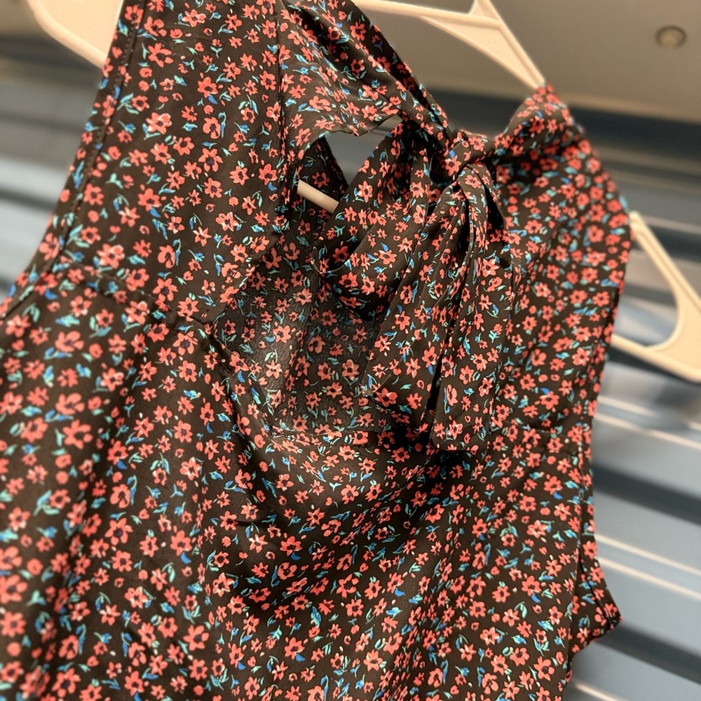 Floral Sleeveless Blouse with Bow Tie
